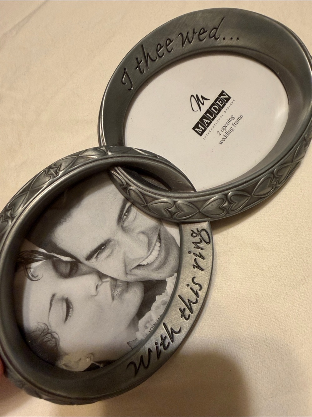 Malden Interlocking Double Circle Wedding Frame - Pewter Silver